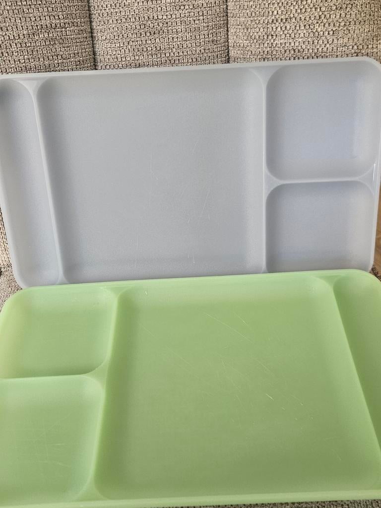 2 serveerbladen in pasteltinten, Huis en Inrichting, Keuken | Tupperware, Overige typen, Blauw, Groen, Ophalen of Verzenden