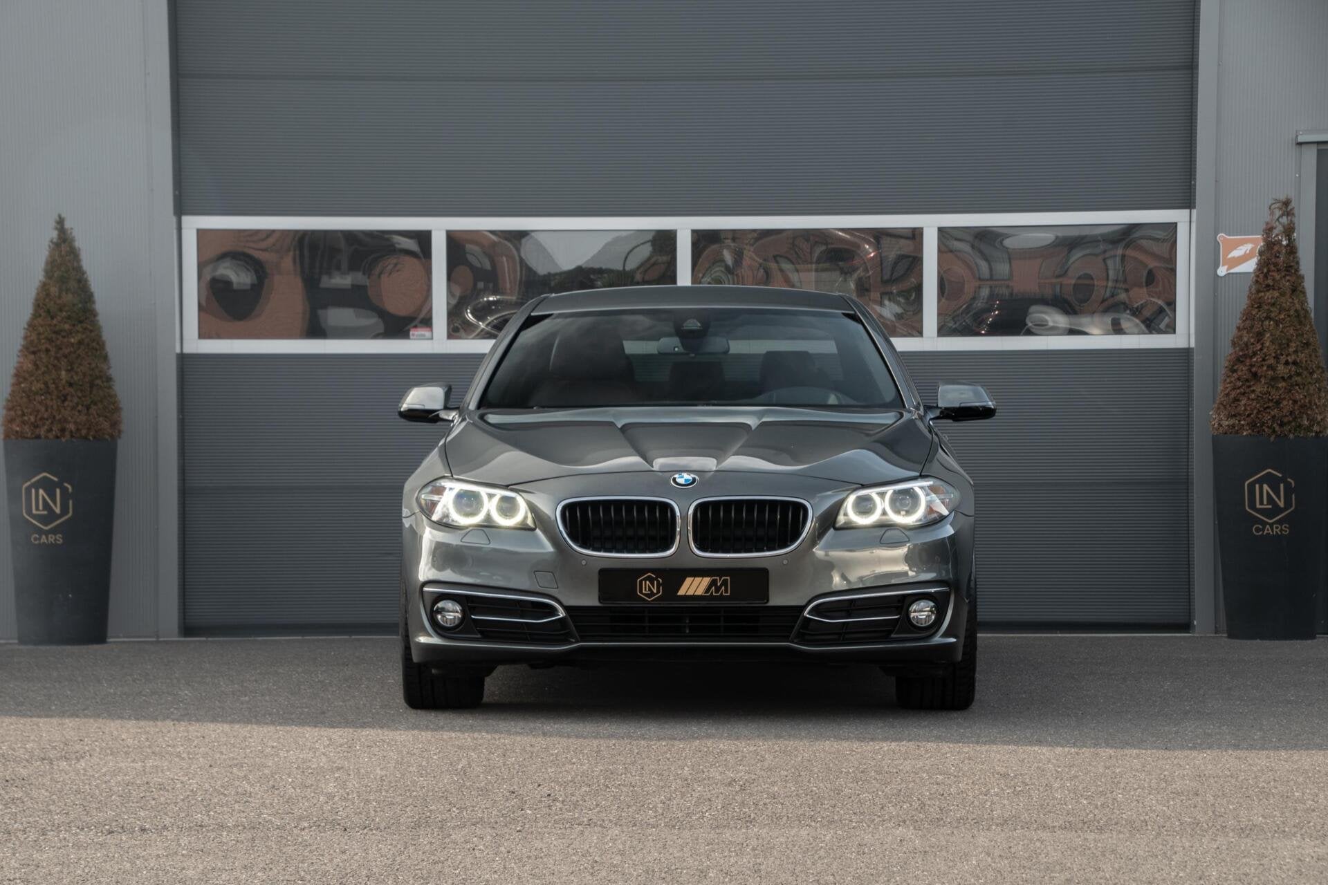 BMW 5-serie 520i High Executive | HUD | Memory | Camera, Auto's, BMW, Automaat, Achterwielaandrijving, Gebruikt, 4 cilinders