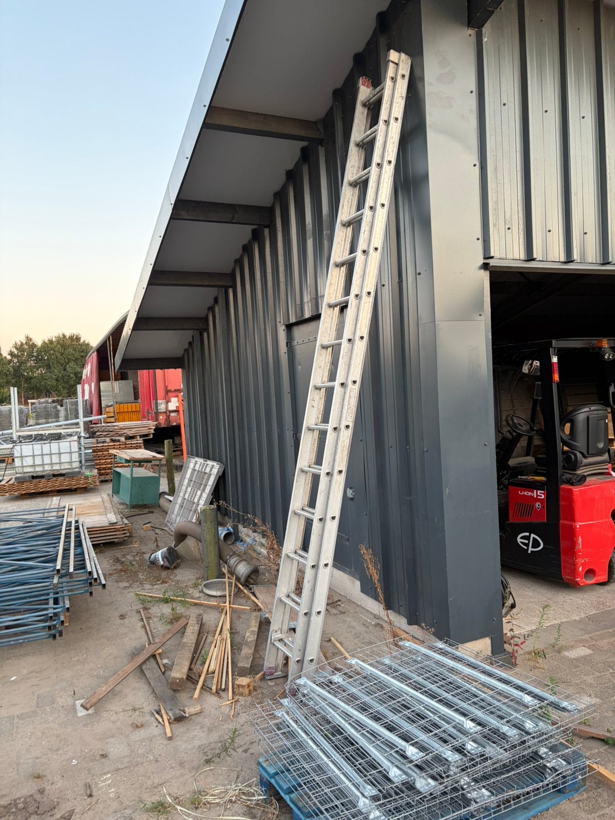 Opruiming hoge ladder altrex, Ophalen of Verzenden, Zo goed als nieuw, 4 meter of meer