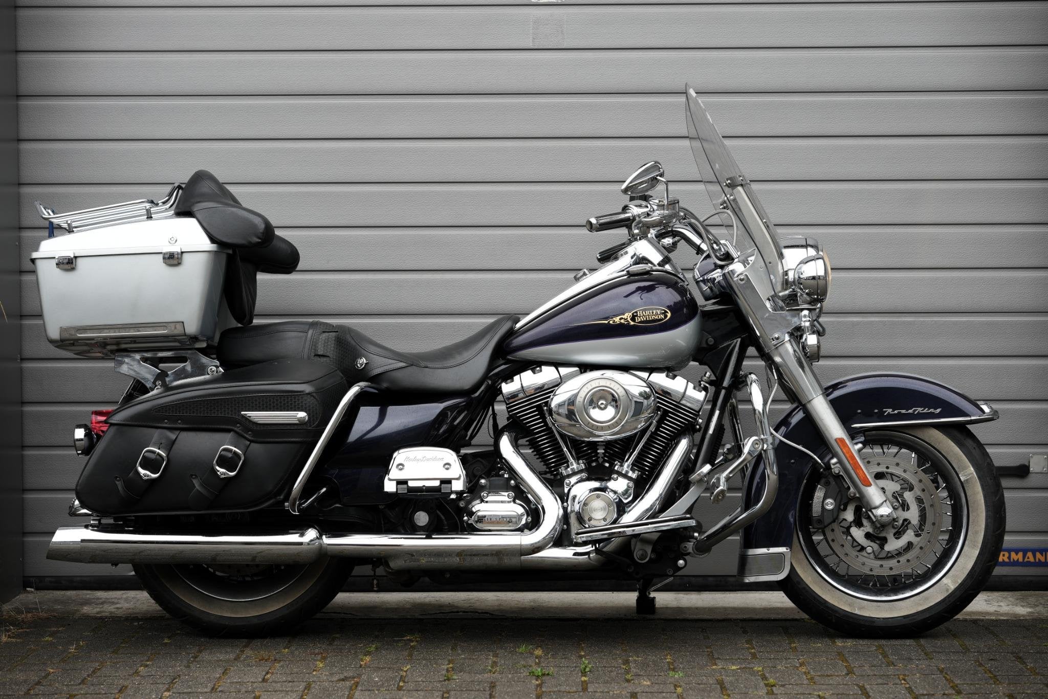 Harley Davidson 96 FLHRC Road King Classic Roadking 5HD, Laan van Vredenoord 33
2289 DA  Rijswijk, NL, H-DCUSTOMERSERVICE@Harley-Davidson.com