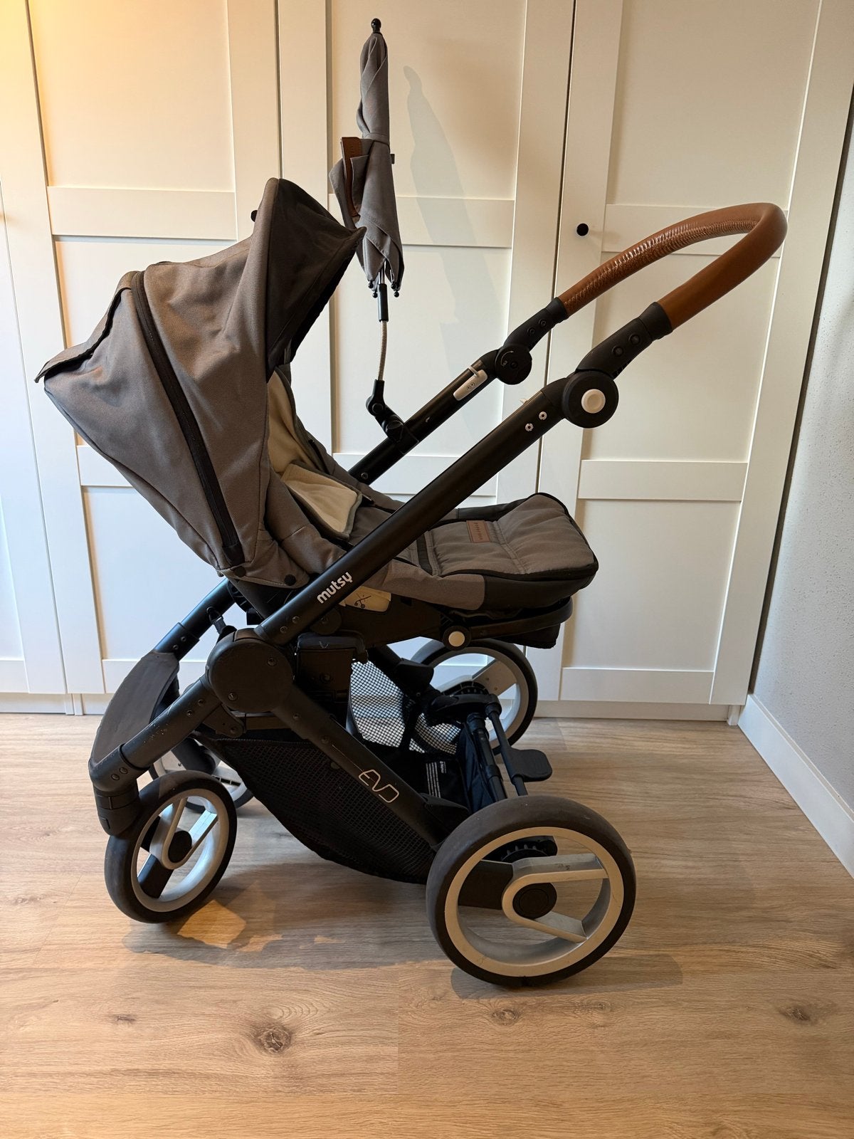 Mutsy Urban Nomad kinderwagen met reiswieg en accessoires, Kinderen en Baby's, Gebruikt, Ophalen of Verzenden, Combiwagen, Met reiswieg