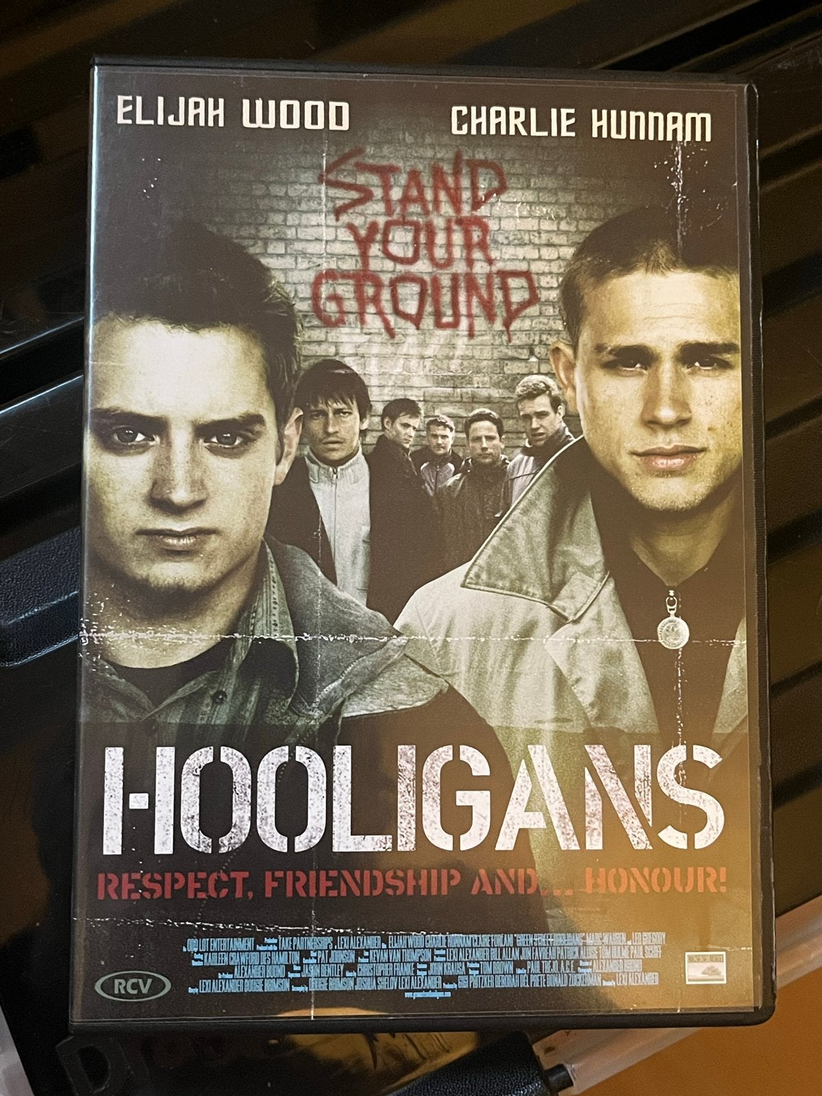 Hooligans DVD - Elijah Wood & Charlie Hunnam, Vanaf 16 jaar, Nederlands, Ophalen of Verzenden, Inclusief doosje