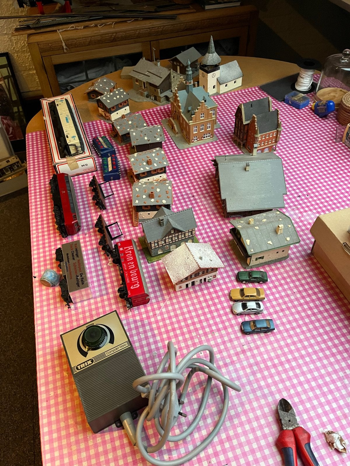 Grote collectie modelspoorbaan accessoires en gebouwen, Ophalen, Gebruikt, Gelijkstroom, Trix