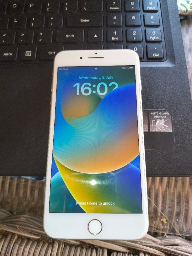 i Phone 8 Plus met accu 100% + hoesjes, IPhone 8 Plus, Wit, Ophalen of Verzenden, Zo goed als nieuw