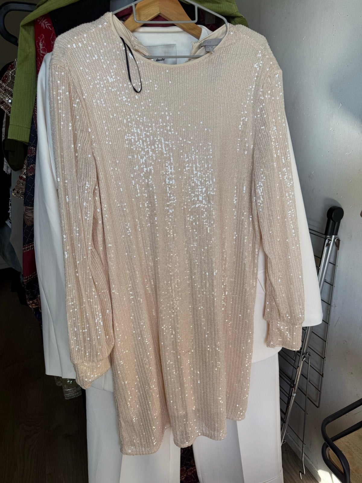 Prachtige H&M jurkje met pailletten - Maat M, Maat 38/40 (M), Beige, Ophalen of Verzenden, Zo goed als nieuw