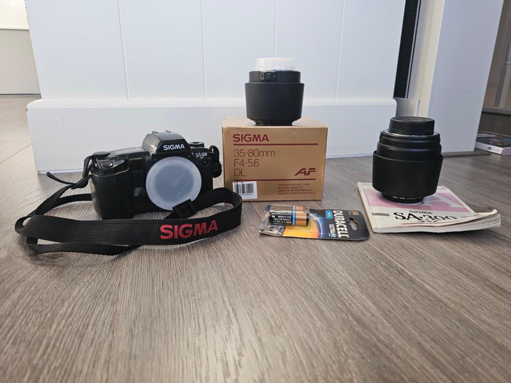 Sigma SA300 Spiegelreflexcamera met 2 lenzen en accessoires, Ophalen, Gebruikt, Spiegelreflex, Overige Merken