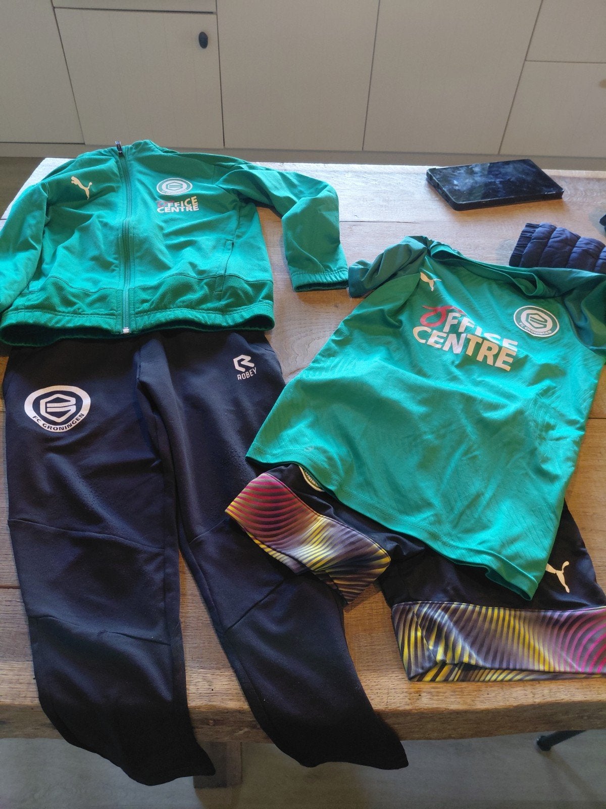 FC Groningen kledingpakket maten 128 en 140, Ophalen of Verzenden, Gebruikt, Puma, Robey, Jongen of Meisje