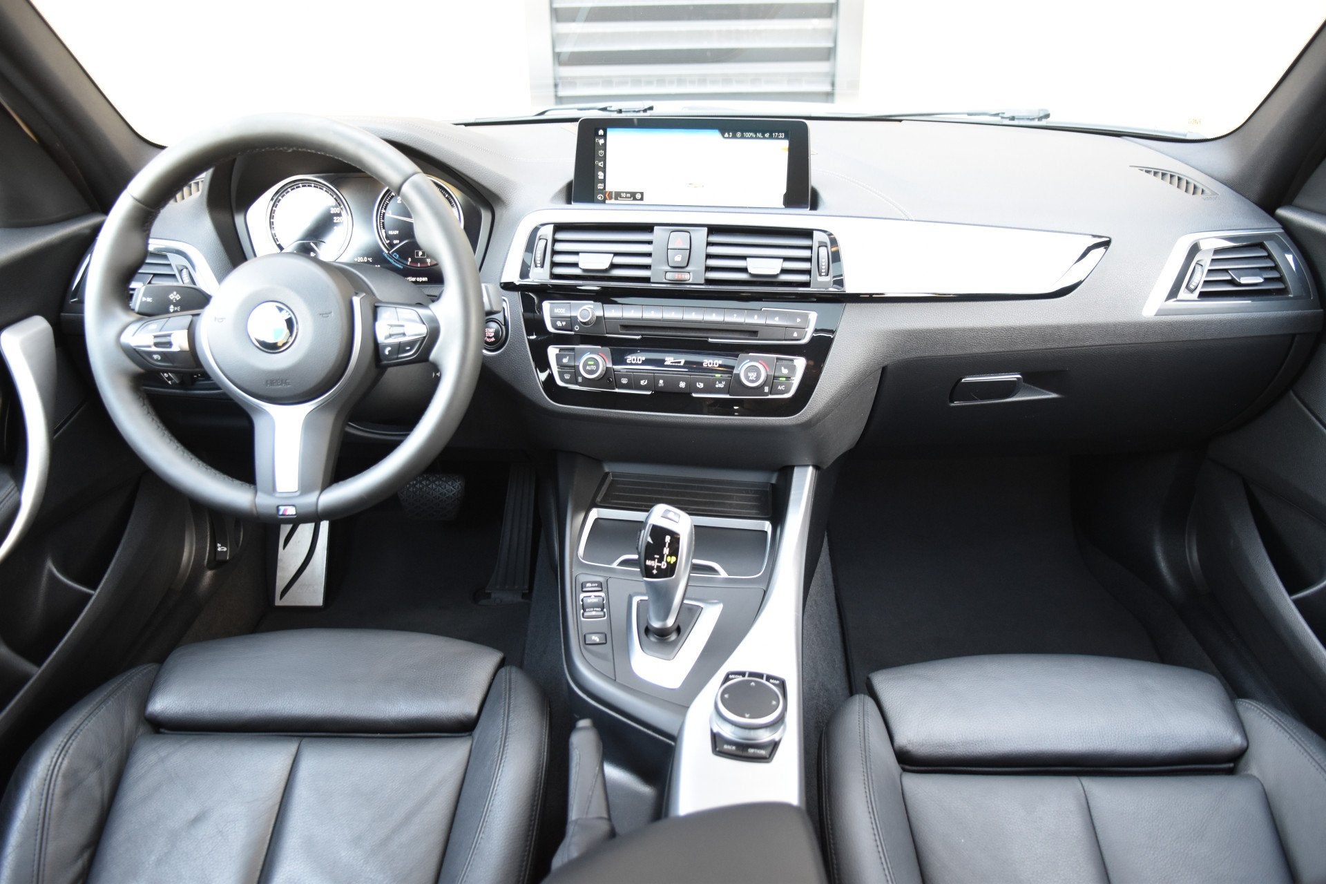 BMW 1-serie 118i Edition M Sport Shadow High Exe * Schuifdak, Gebruikt, Met garantie (alle), Wit, Bedrijf