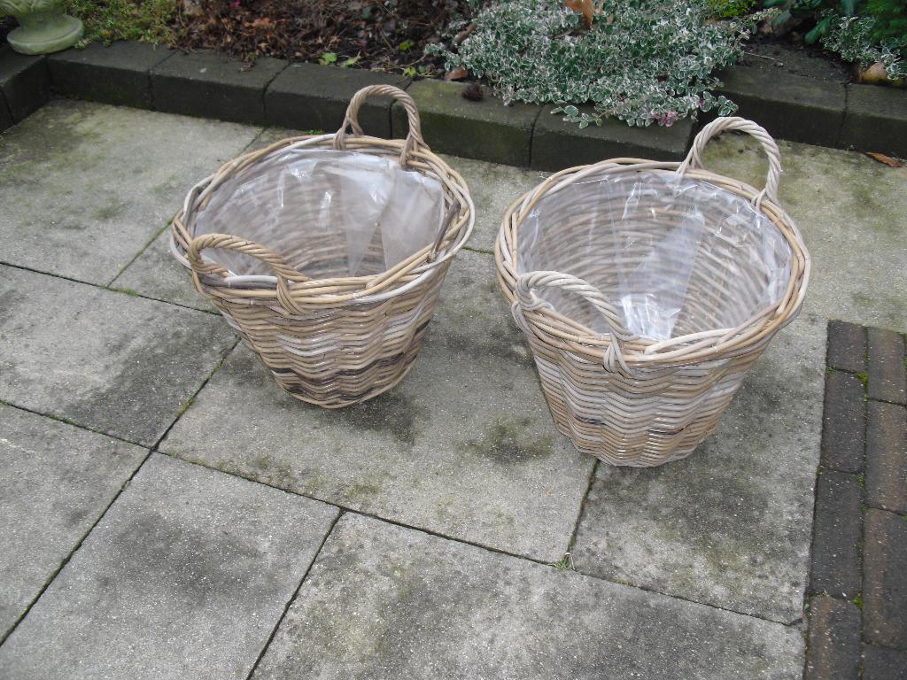 TE KOOP 2 MOOIE RIETEN MANDEN, Ophalen, Zo goed als nieuw, Rond, Riet