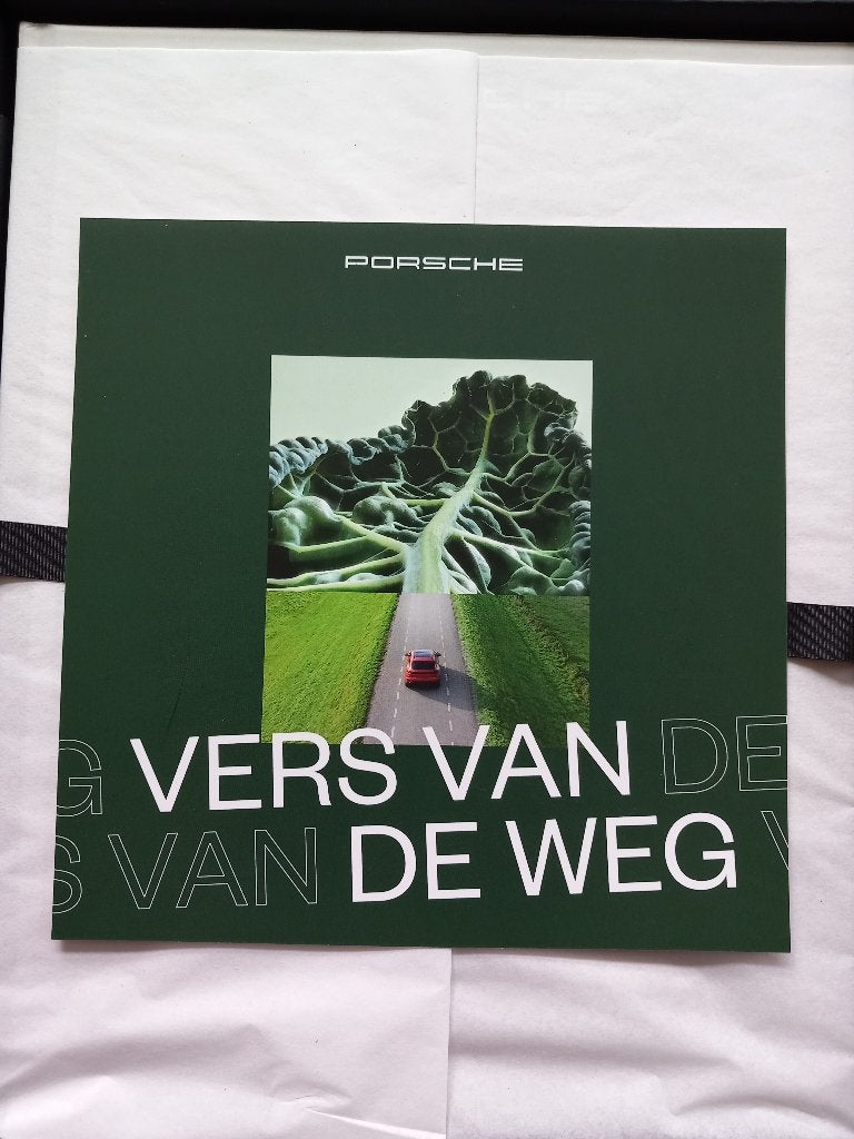 Porsche boek 'Vers van de weg', Boeken, Porsche AG, Nieuw, Ophalen of Verzenden, Porsche