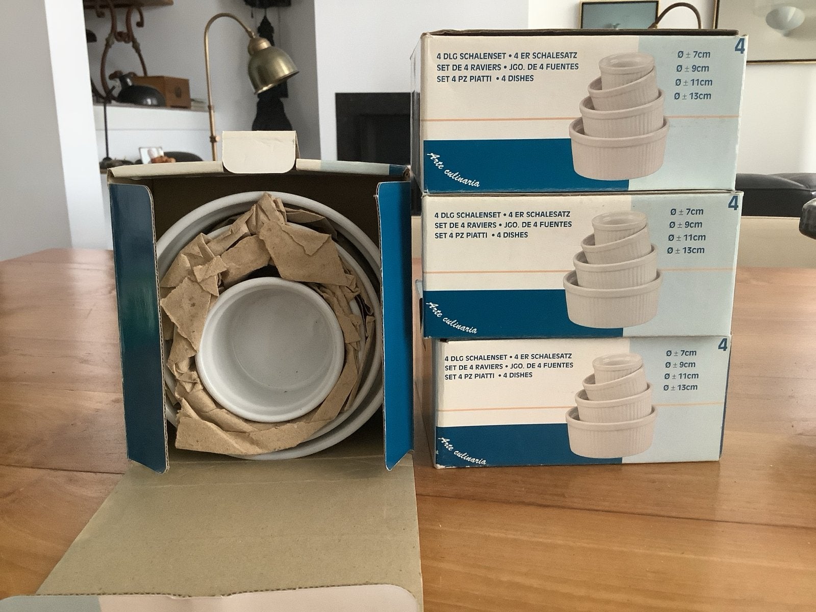 4X set van 4 witte keramische schaaltjes nieuw in doos., Keramiek, Nieuw, Ophalen of Verzenden, Schaal of Schalen