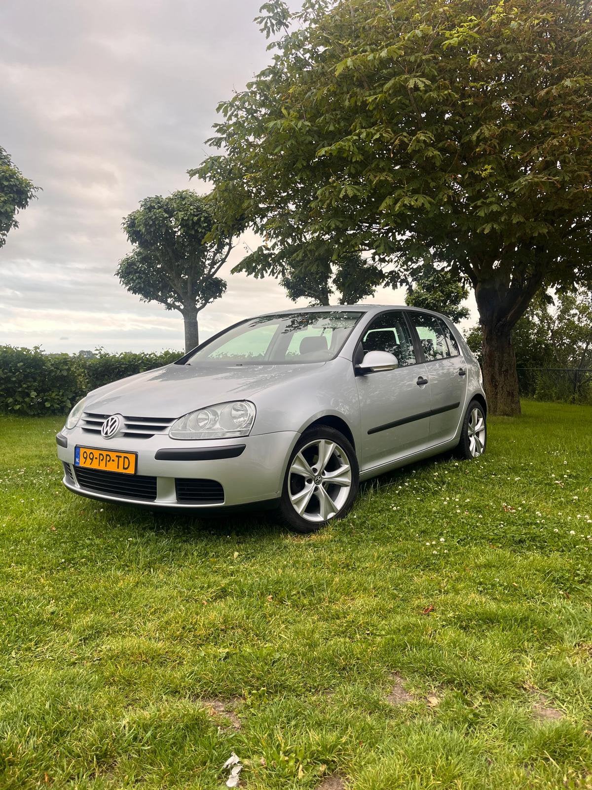 Volkswagen Golf 1.6 16V FSI 85KW 5D 2005 Grijs, Auto's, Voorwielaandrijving, 4 cilinders, 620 kg, Origineel Nederlands