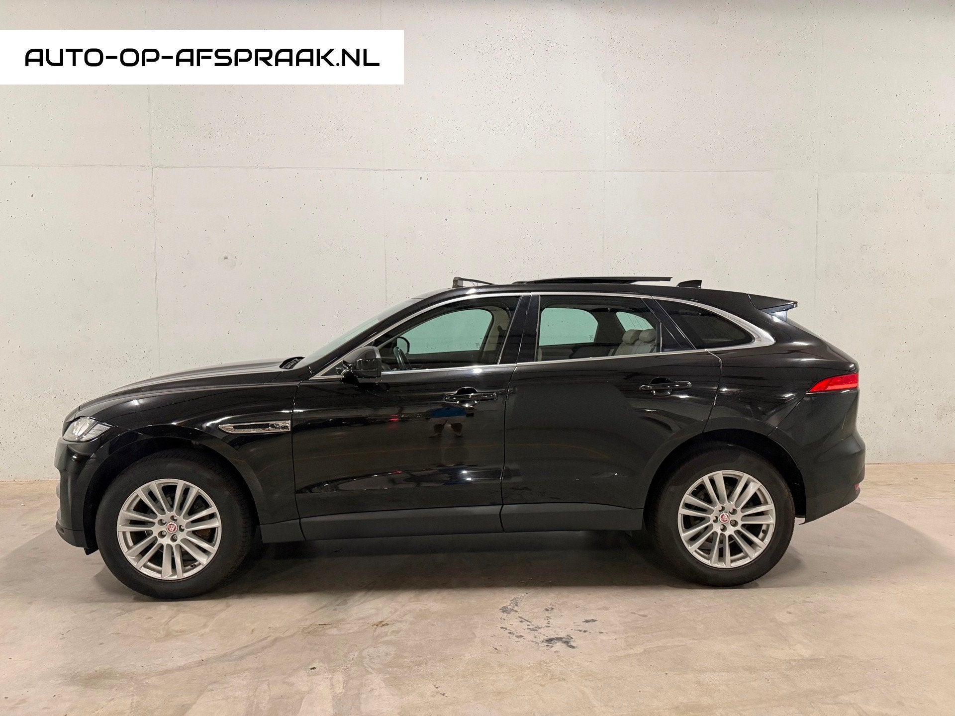 Jaguar F-PACE 2.0 4x4 20d Pano Automaat Navi Leer Camera Tre, Auto's, Automaat, Dealer onderhouden, Gebruikt, Euro 6