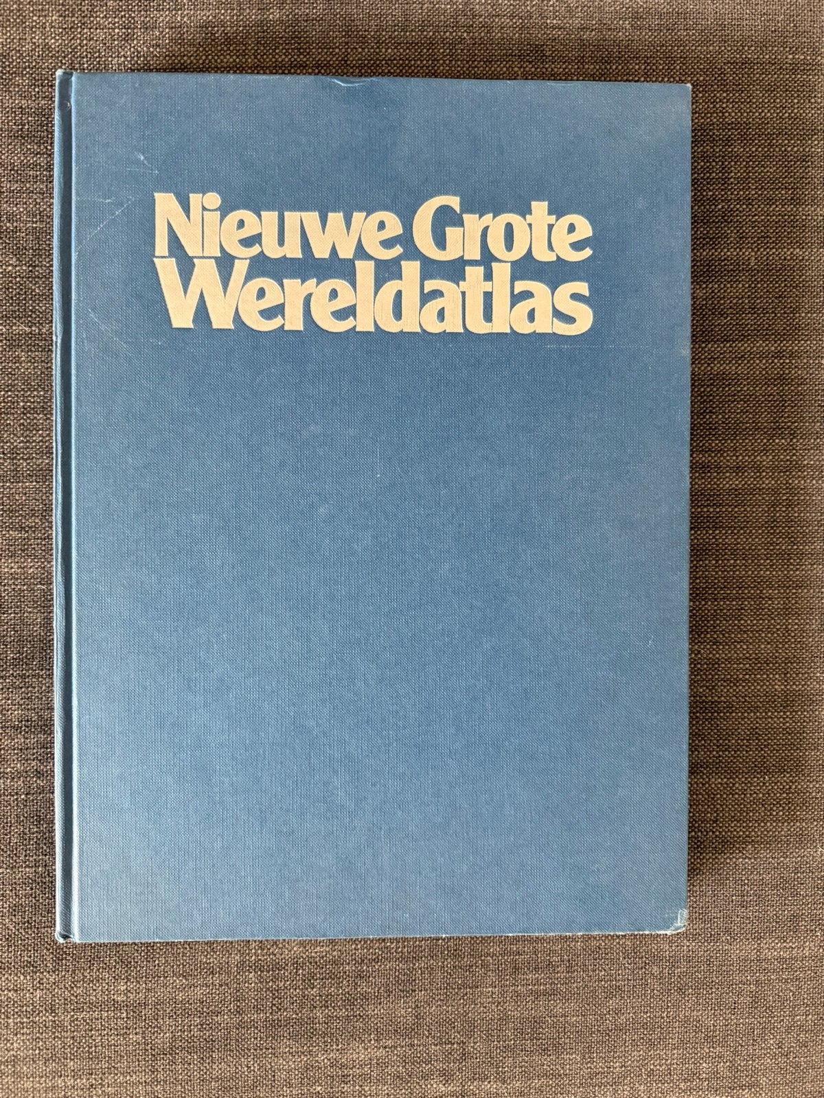 Oude uitgave Nieuwe Grote Wereldatlas - Elsevier 1977, Boeken, Gelezen, Overige atlassen, Ophalen of Verzenden, 1800 tot 2000