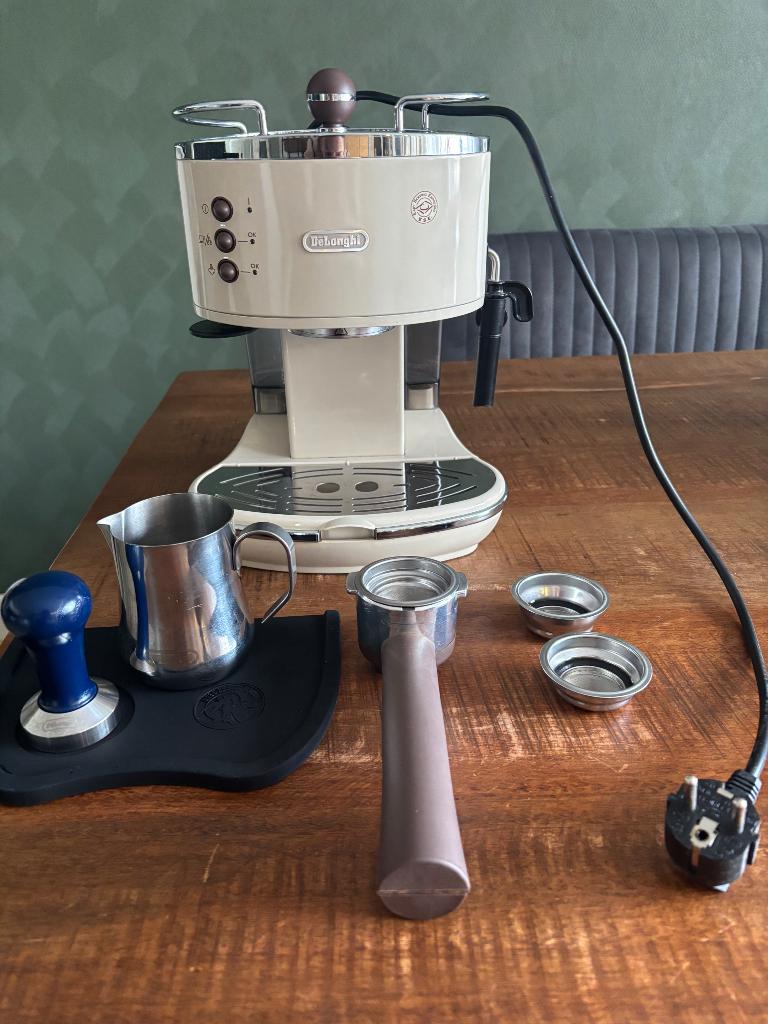 Delonghi koffie apparaat, Ophalen of Verzenden, Gebruikt, Koffiemachine, Stoompijpje