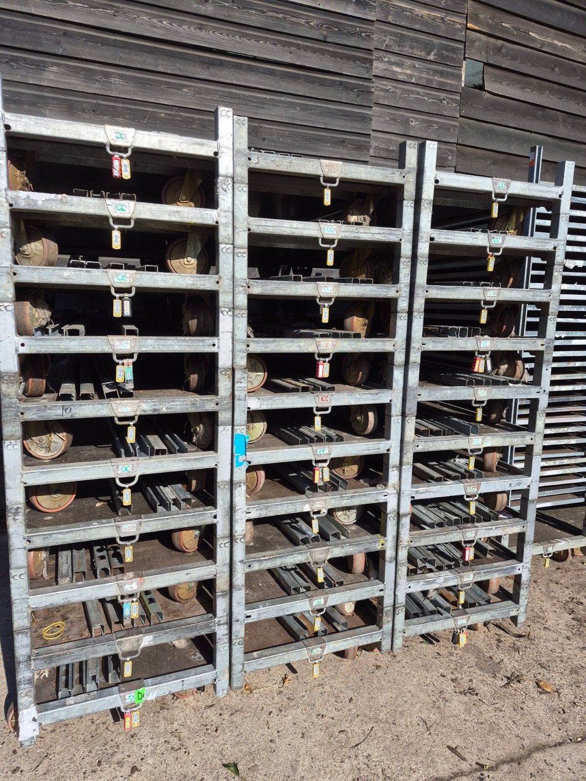 30 Cc karren met 150 platen ,bloemen containers,  kar, 100 liter of meer, Ophalen, Gebruikt, Transportkar