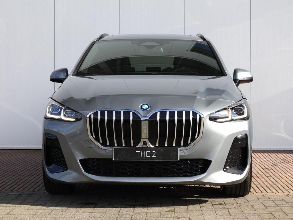 BMW 2 Serie Active Tourer 230e xDrive M Sportpakket | Travel, Auto's, BMW, Automaat, Stof, 16 kWh, Stoelverwarming