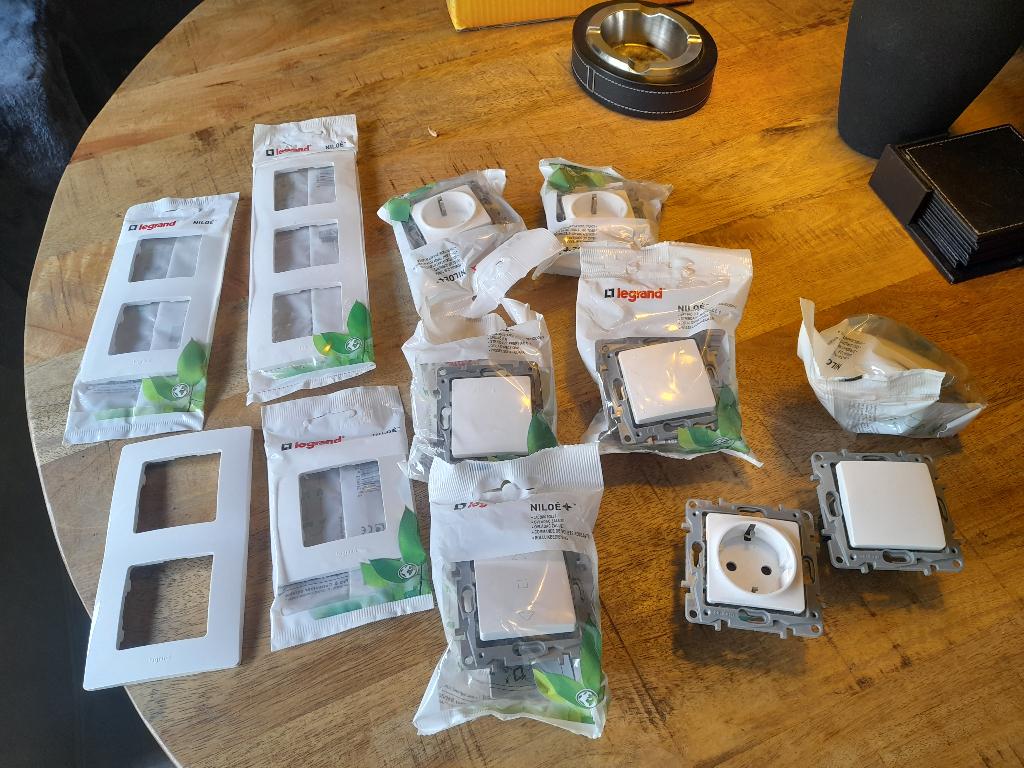Schakel materiaal, Doe-het-zelf en Verbouw, Ophalen, Nieuw, Schakelaar