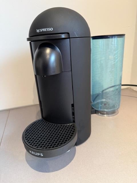 Nespresso Vertuo Plus, Witgoed en Apparatuur, Koffiezetapparaten, Koffiemachine, Ophalen of Verzenden, Zo goed als nieuw, Koffiepads en cups