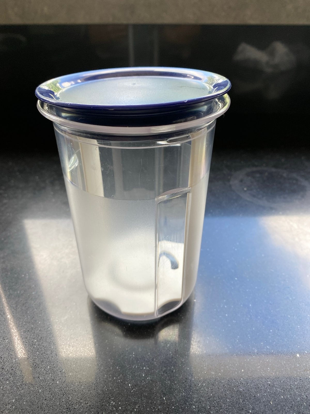 Tupperware Olijven Pot met Uitneembaar Mandje, Bewaardoos, Blauw, Ophalen of Verzenden, Zo goed als nieuw