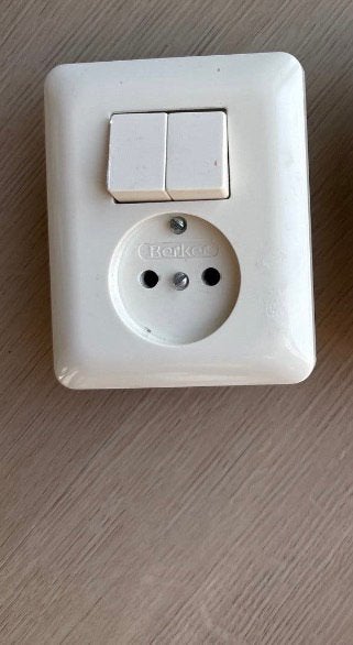 Berker S1 Schakelmateriaal - Stopcontact met 2 schakelaars, Ophalen of Verzenden, Gebruikt, Berker, Schakelaar