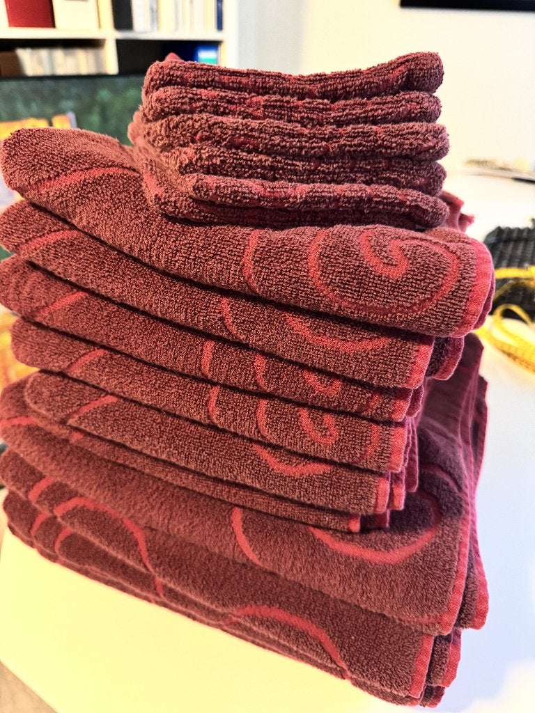 Badhanddoeken van Aquanova uit België, Ophalen of Verzenden, Zo goed als nieuw, Rood, Handdoek