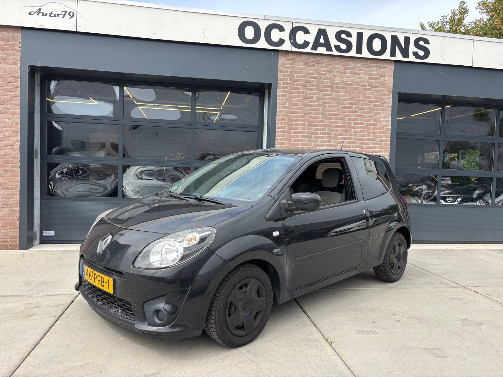 Renault Twingo 1.2 16V 2011 Zwart. Apk 2027., Auto's, 839 kg, 74 pk, 4 cilinders, 4 stoelen