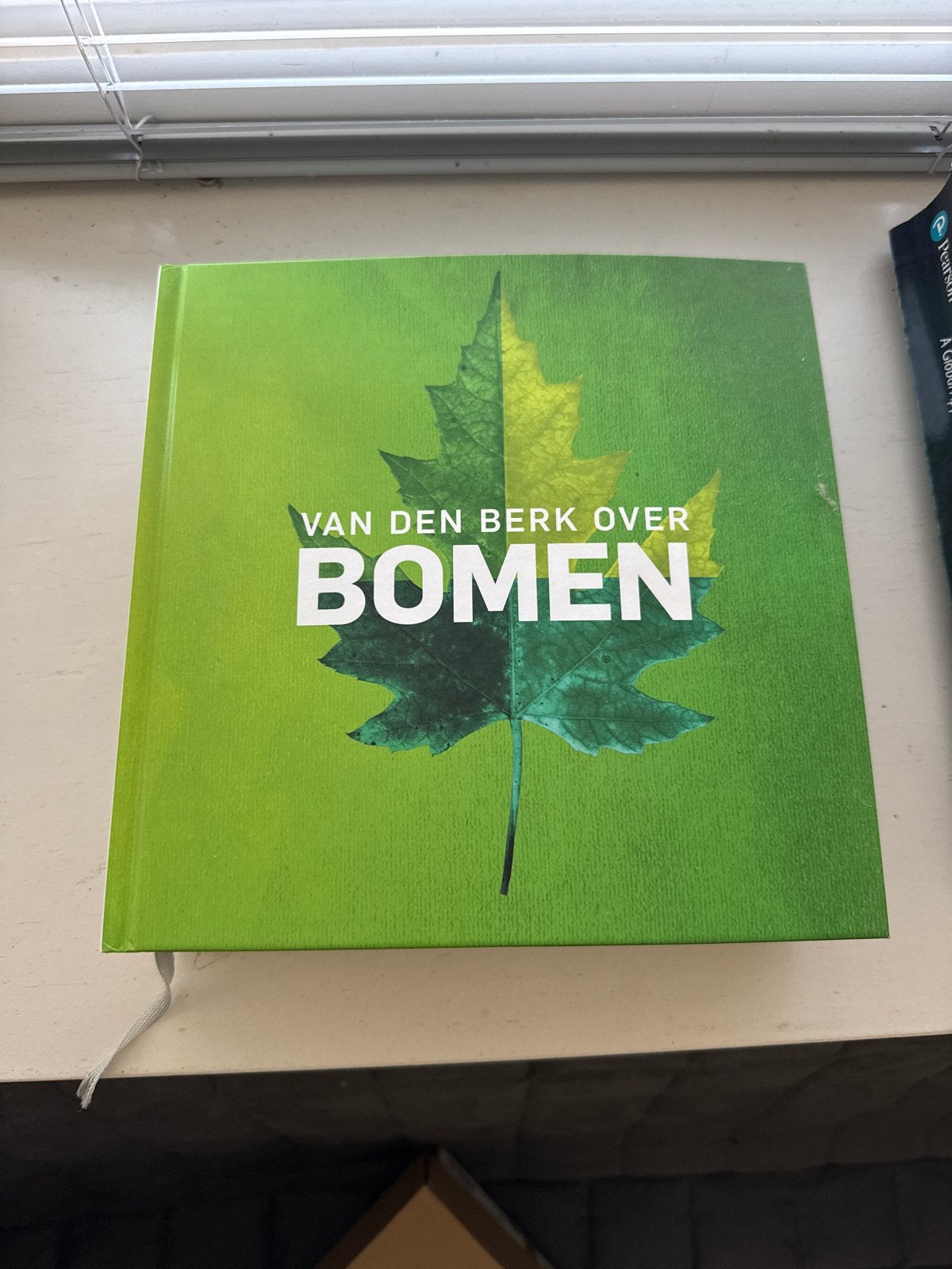 Van den Berk over Bomen - Boomgids en naslagwerk, Ophalen, Zo goed als nieuw, Bloemen, Planten en Bomen