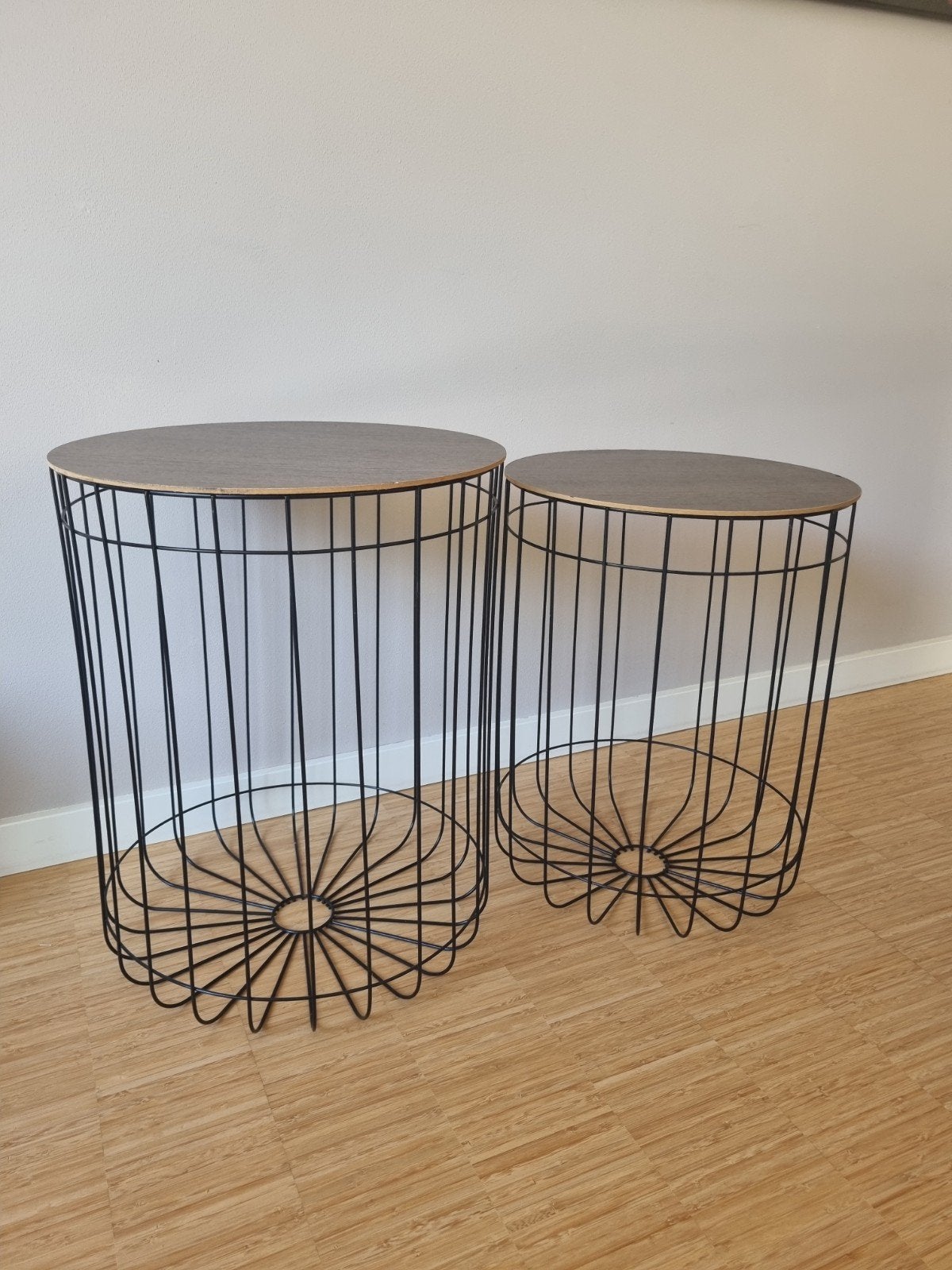 Set van 2 bijzettafels met draadframe en houten blad, Minder dan 55 cm, Gebruikt, Rond, Modern
