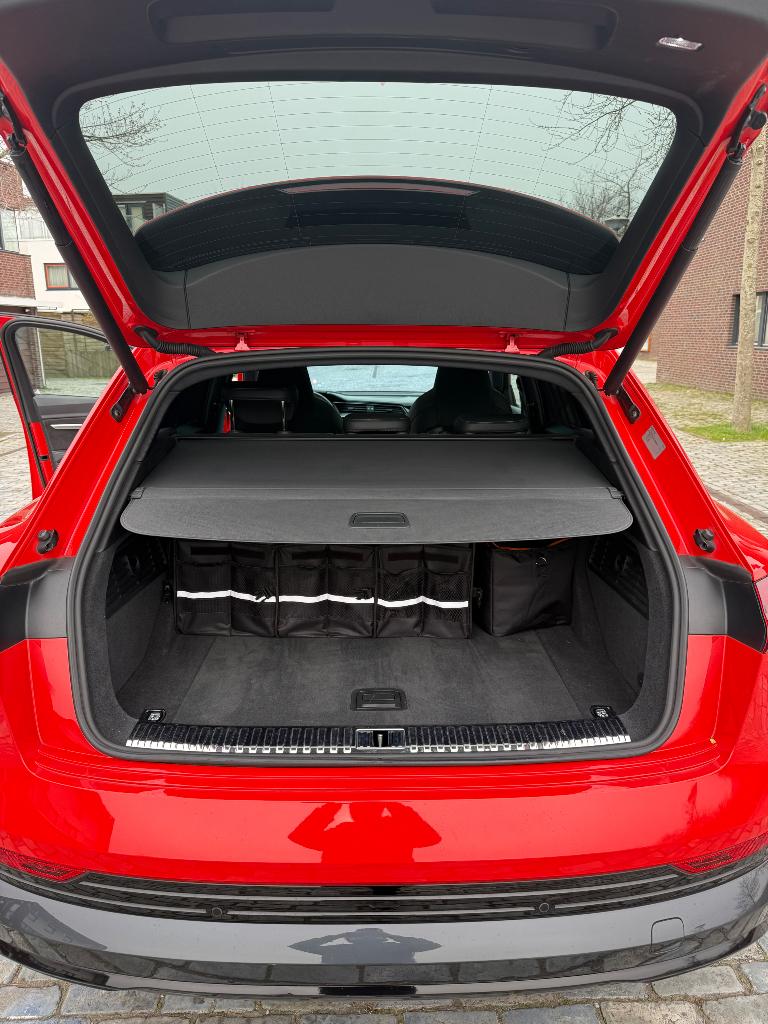 Audi e-tron 55 Quattro 2019 – Direct Overname Mogelijk, Auto's, Audi, Automaat, 131 €/maand, 1800 kg, Zwart