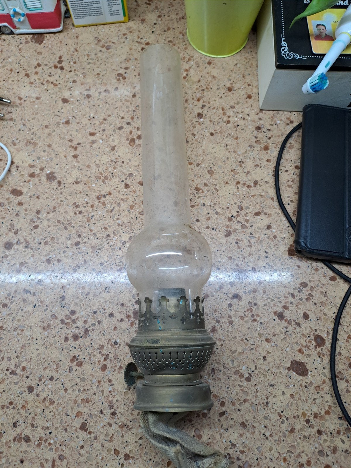 Antieke olielamp met glazen kap, Ophalen of Verzenden