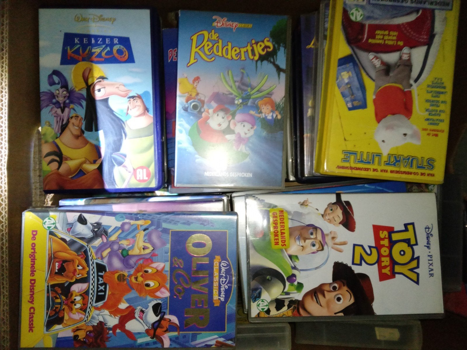 ongeveer 110 VHS videobanden o.a. veel Disney, Cd's en Dvd's, Alle leeftijden, Ophalen, Gebruikt