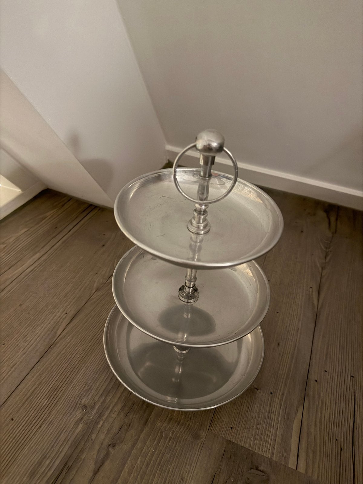 Zilverkleurige etagère met 3 lagen, Ophalen, Gebruikt, Met opstaande rand, Rond