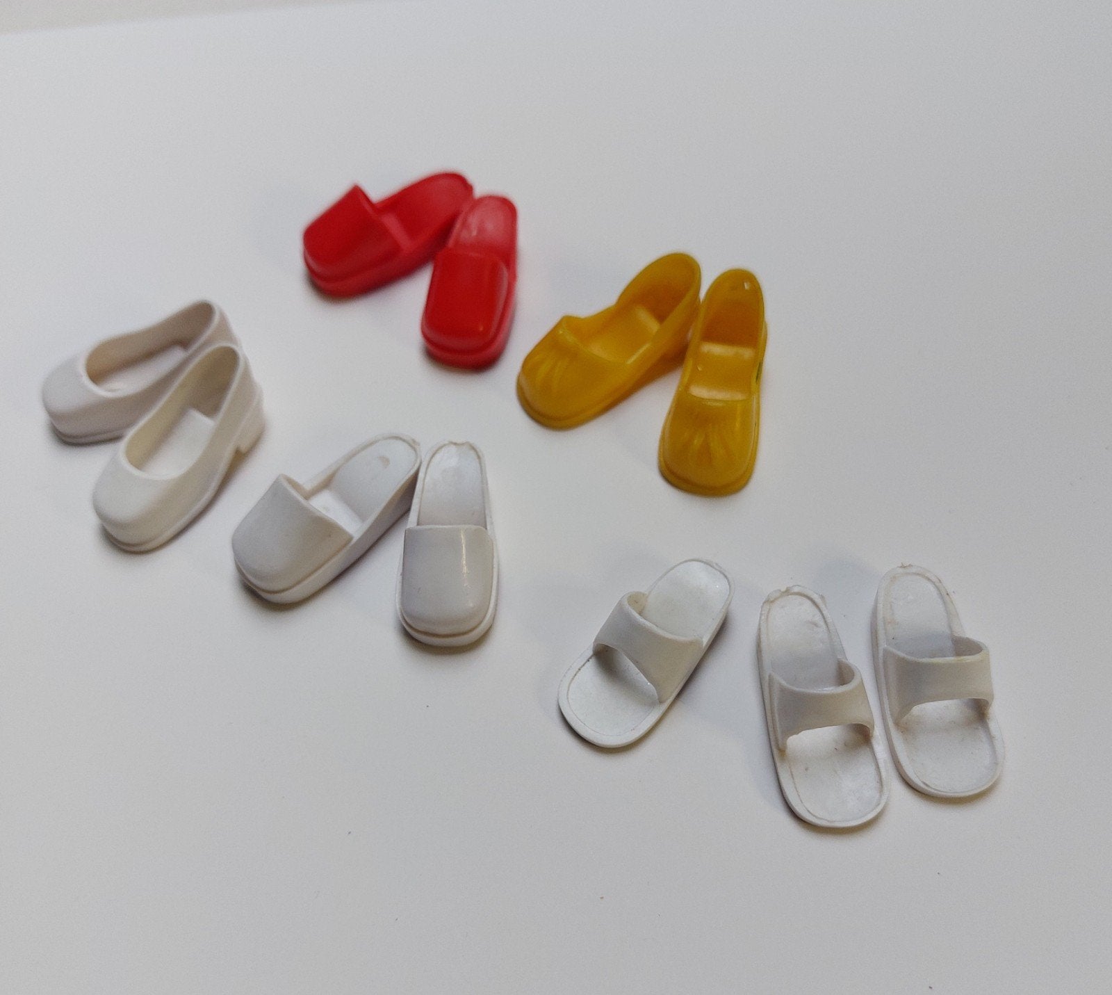 Barbie, 5 paar Sindy schoentjes en 1 enkele, Ophalen of Verzenden, Gebruikt, Accessoires