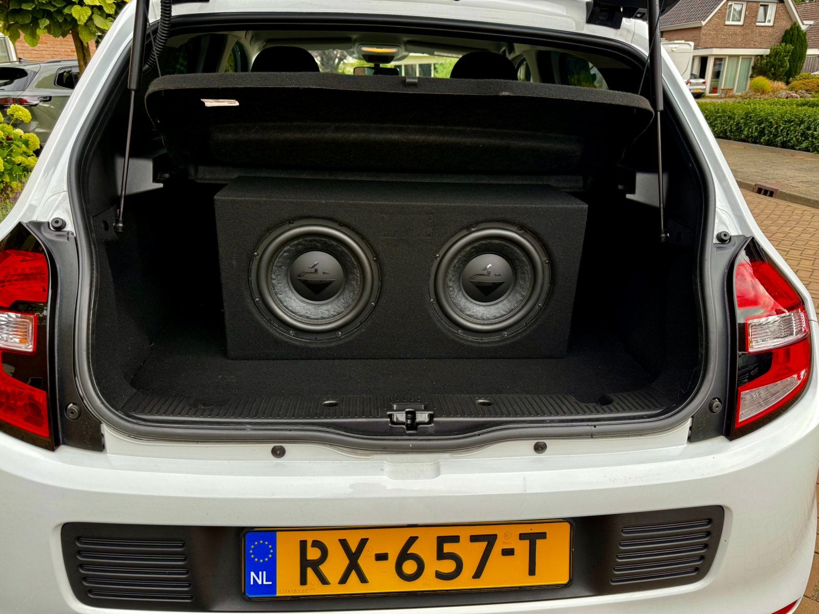 HELIX 8 inch subwoofers, 2x in prof.gebouwde kist.top!, Auto diversen, Ophalen, Zo goed als nieuw