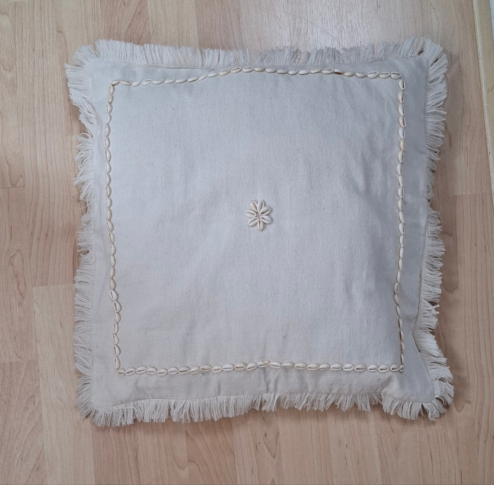 Decoratief kussen met schelpen en franjes, Ophalen of Verzenden, Vierkant