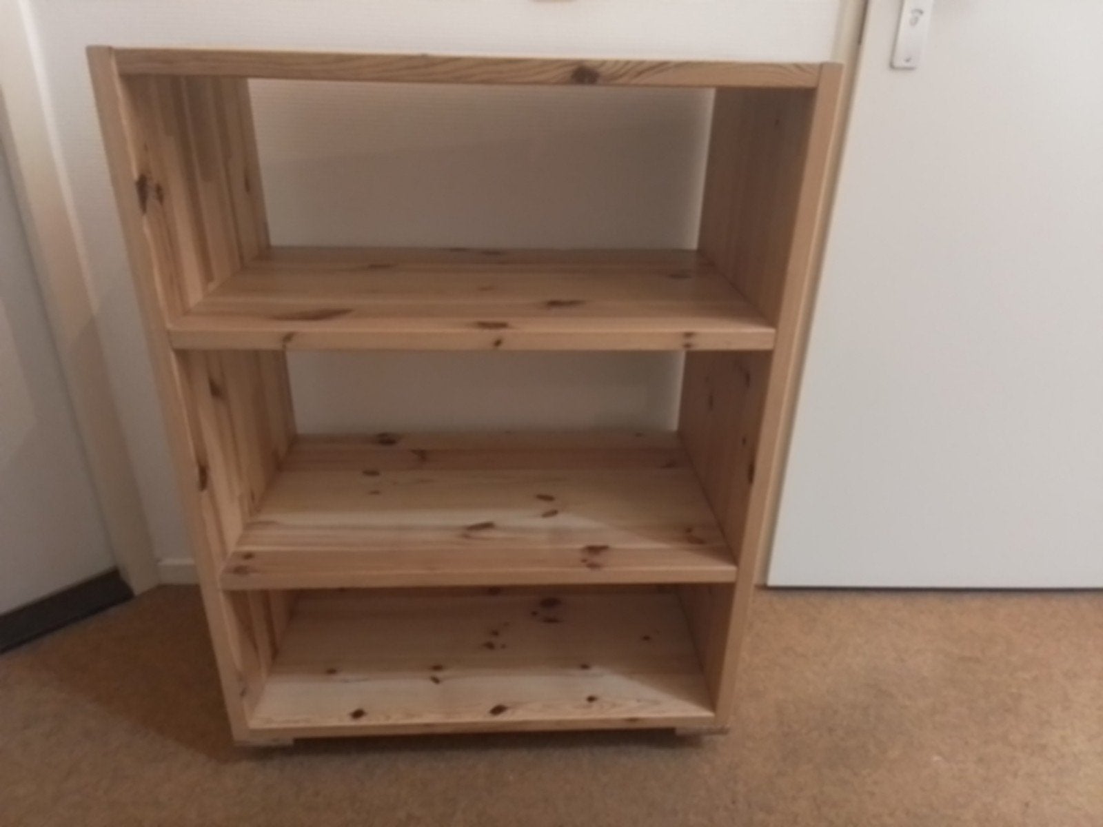 Grenen kast h96 73 d40 op wieltjes, Ophalen, Gebruikt