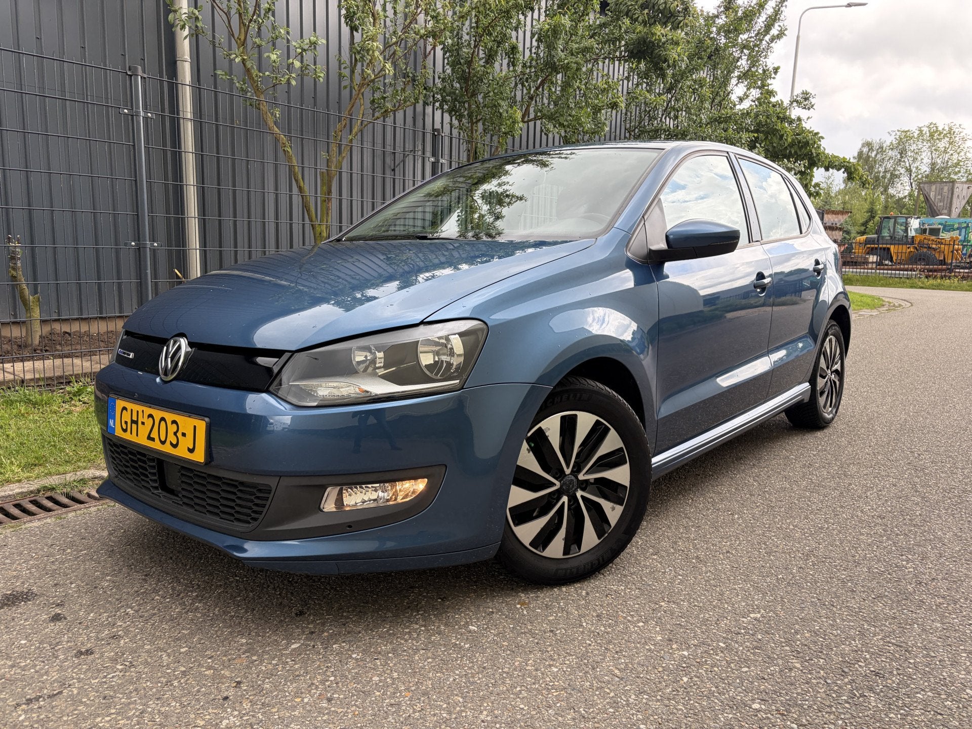Volkswagen Polo 1.0 BlueMotion / NAVI / AIRCO ECC / CRUISE /, Auto's, Voorwielaandrijving, Blauw, Origineel Nederlands, Handgeschakeld