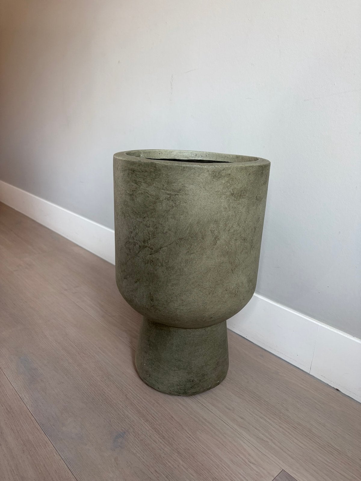 Stijlvolle bloempot van beton/steen, Ophalen, Zo goed als nieuw