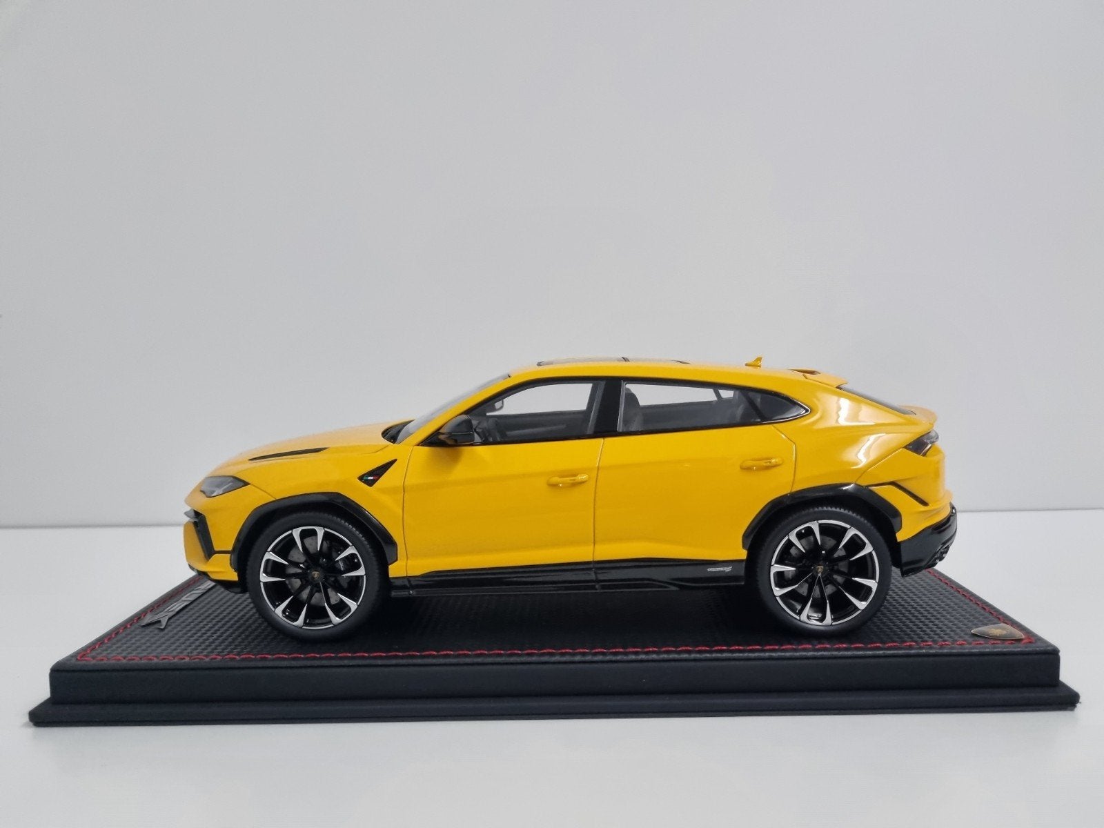 MR Models
Lamborghini Urus S
Giallo Auge
1/49 1:18 Nieuwstaa, Ophalen of Verzenden, Nieuw, Auto