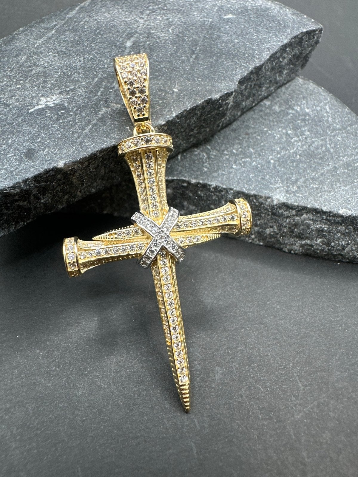 14k Gouden Spijker Kruis Hanger met Zirkonia, Ophalen of Verzenden, Nieuw, Goud, Met hanger