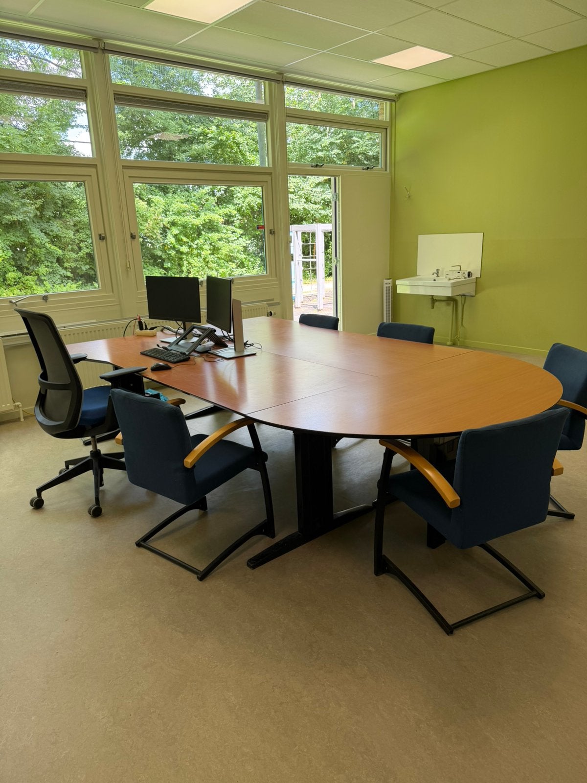Bureau en vergadertafel, Ophalen, Gebruikt