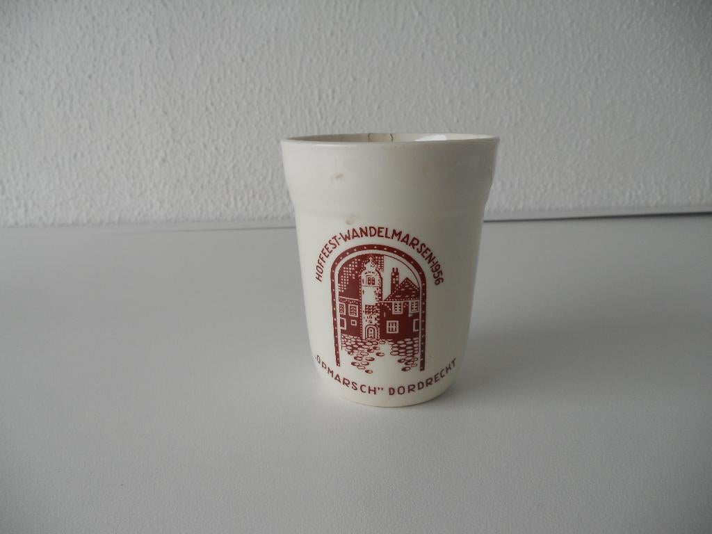 Regout beker Opmarsch Dordrecht, Antiek en Kunst, Ophalen of Verzenden