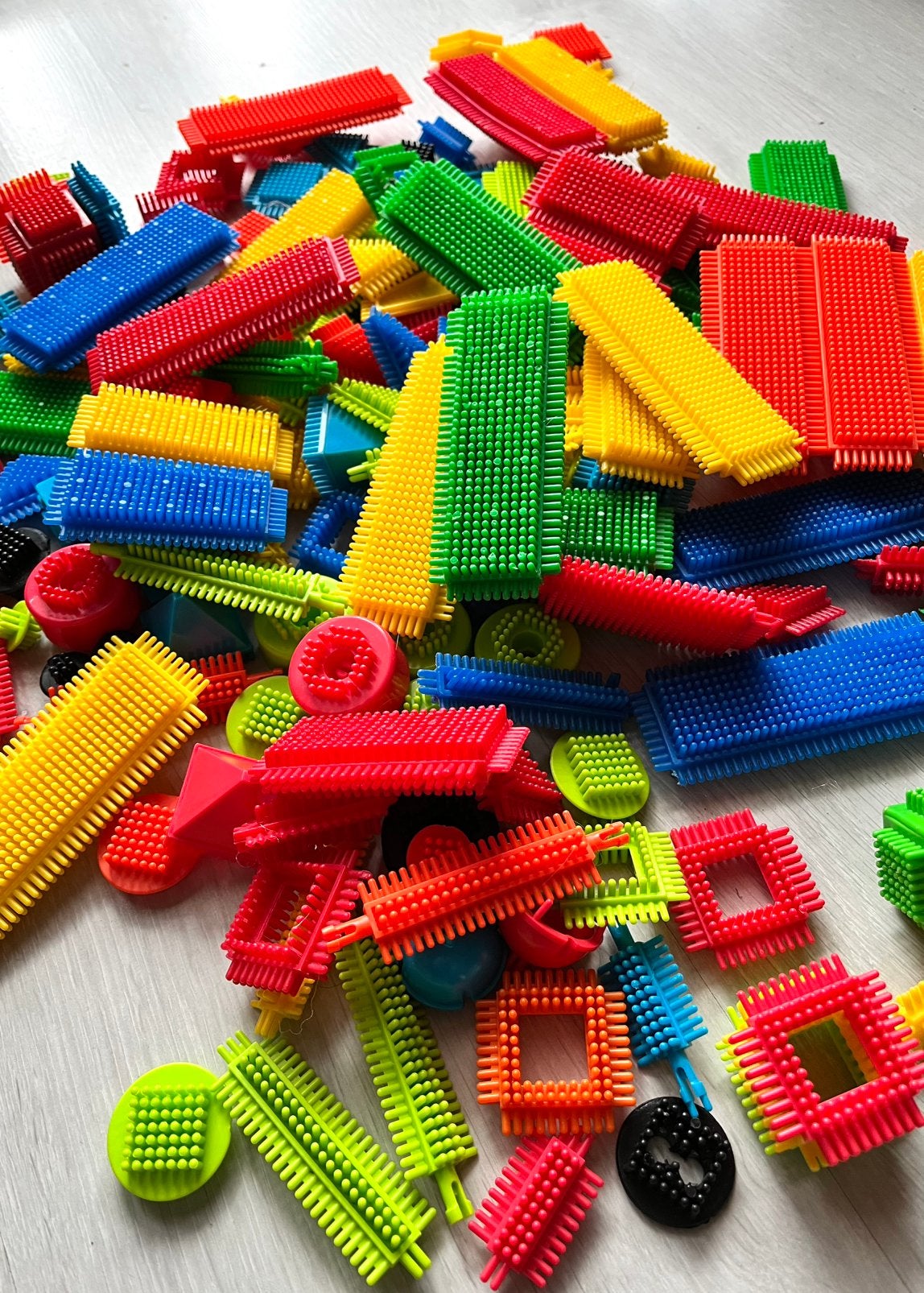 Nopper / borstelblokjes / Bristle blocks – kleurrijke set, Ophalen of Verzenden, Zo goed als nieuw
