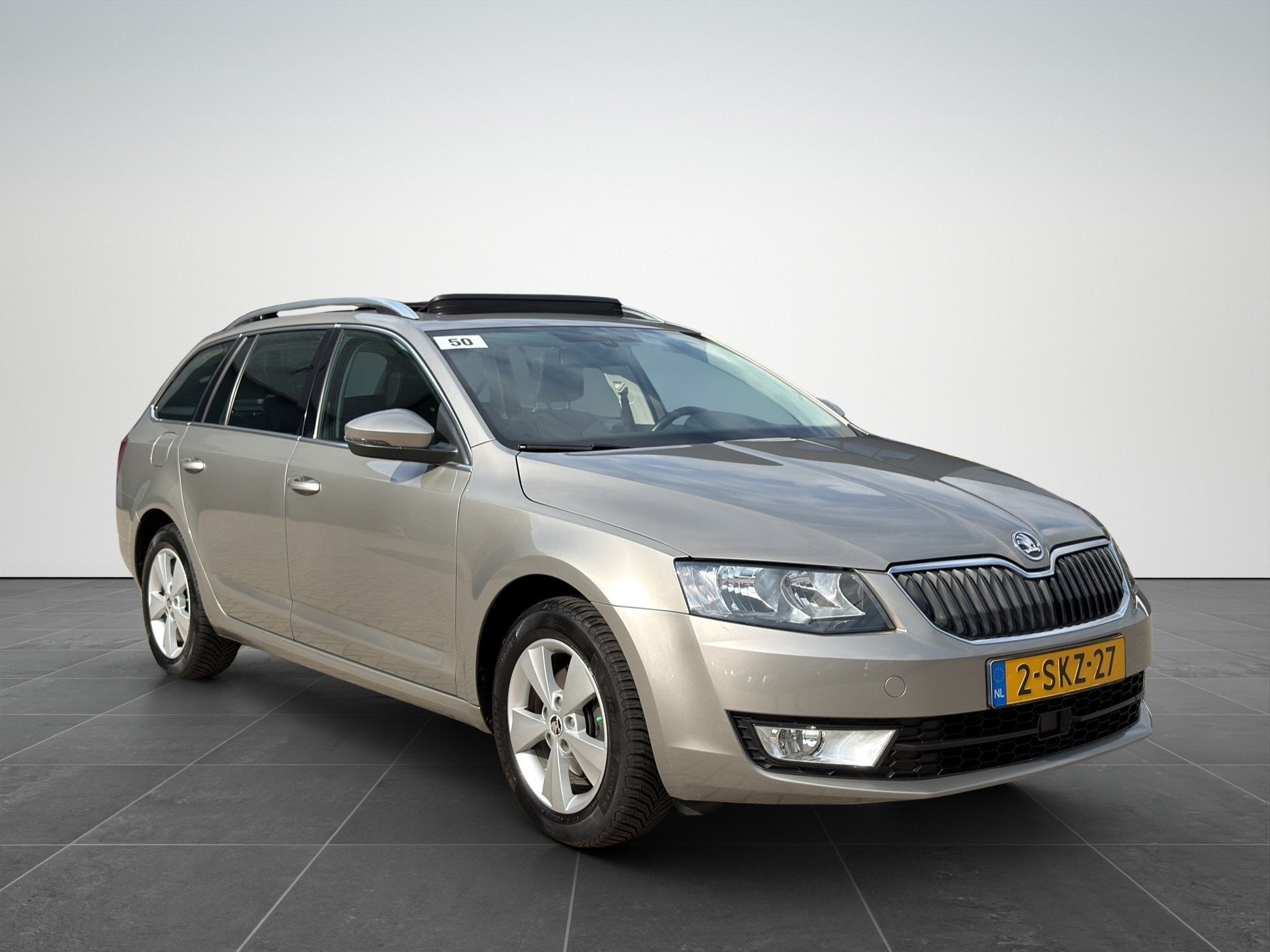 Skoda Octavia Combi 1.2 TSI Greentech DSG|Panoramadak|NAP, Gebruikt, 4 cilinders, Leder en Stof, Origineel Nederlands