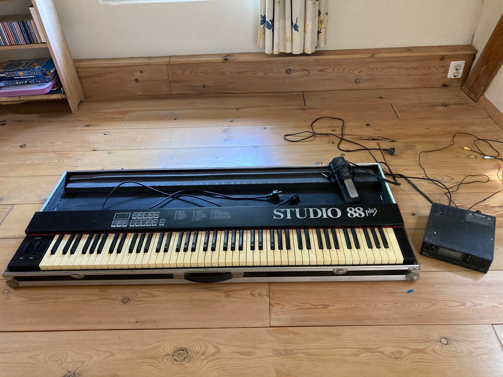 Fatar Studio 88plus, Roland midi sound module, met standaard, Muziek en Instrumenten, Gebruikt, 88 toetsen, Midi-aansluiting, Ophalen