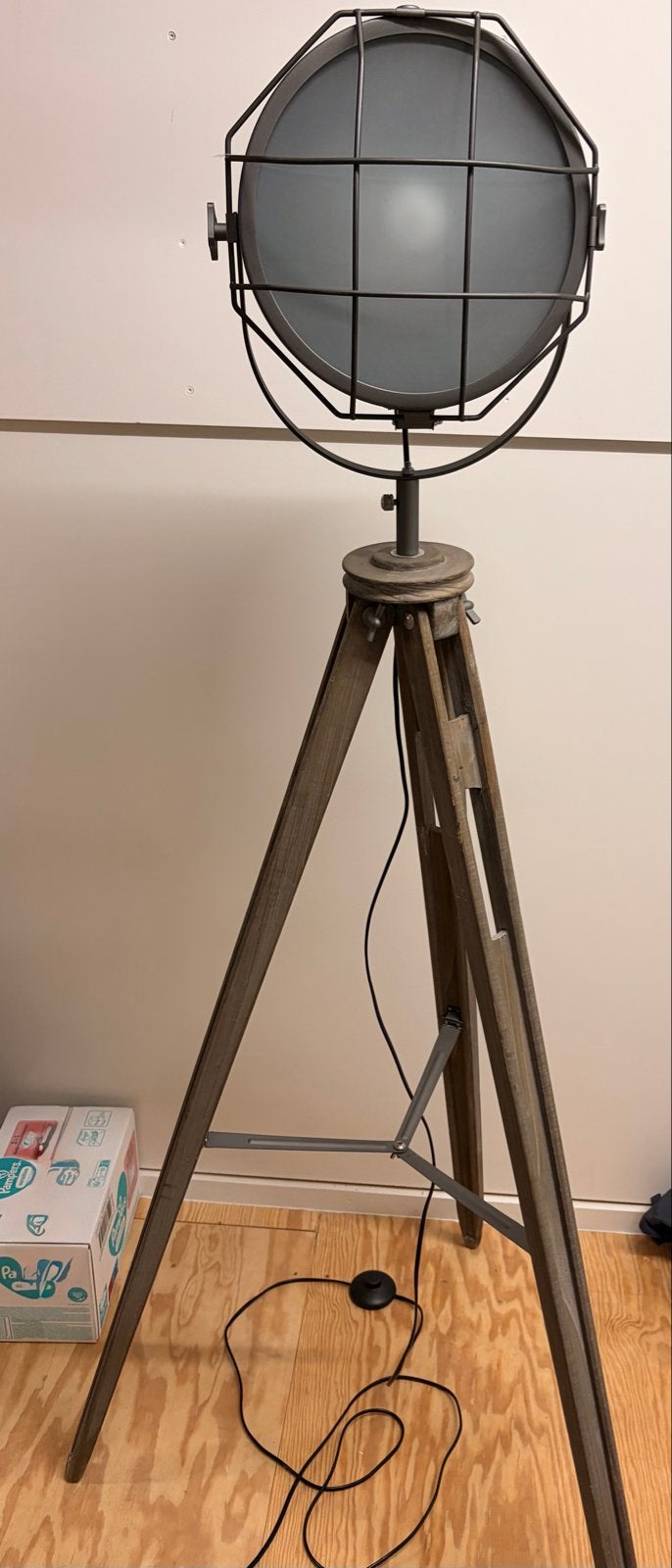 Stoere Vloerlamp met Houten Statief en Industriële Look, Ophalen, E27 (groot), Zo goed als nieuw, 150 tot 200 cm