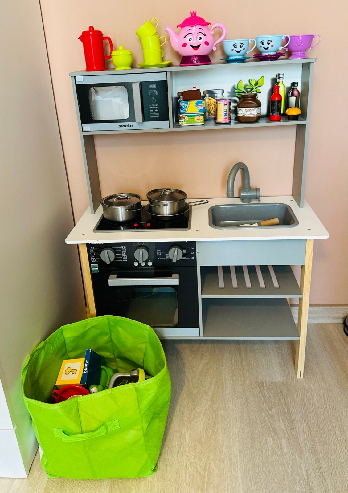 Miele Speelkeuken met uitgebreide speelgoedset, Ophalen, Zo goed als nieuw, Hout, Speelkeuken