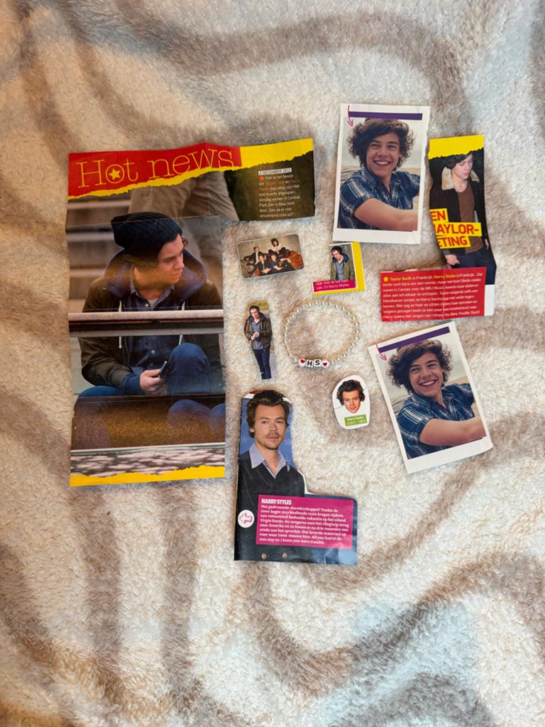 Harry Styles Magazine Cutouts & Armbandje, Ophalen of Verzenden, Zo goed als nieuw, Boek, Tijdschrift of Artikel