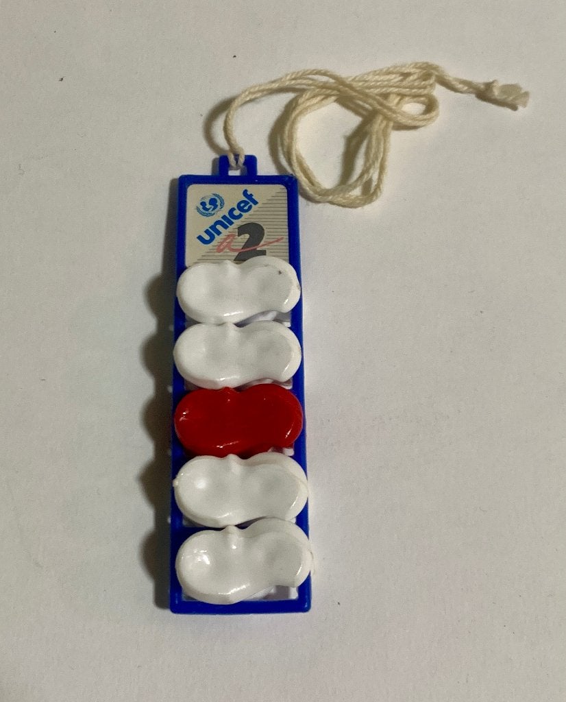 Unicef 2 Knokkels Knucklebones behendigheidsspel jacks, Hobby en Vrije tijd, Ophalen of Verzenden, Minder dan 500 stukjes, Zo goed als nieuw